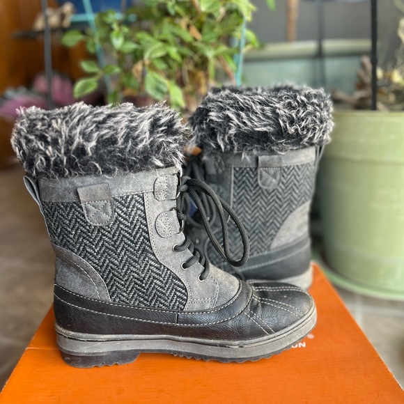 North side women’s winter faux fur lined boots size 8. Comes with box. VGUC - Picture 9 of 12